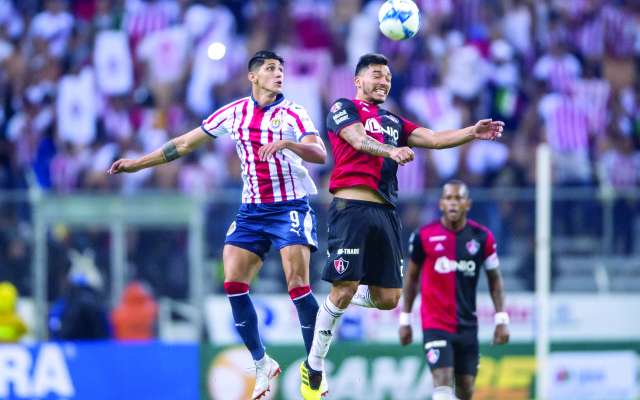 RIVALIDAD. Chivas y Zorros se medirán esta noche en el Akron. Foto: MEXSPORT