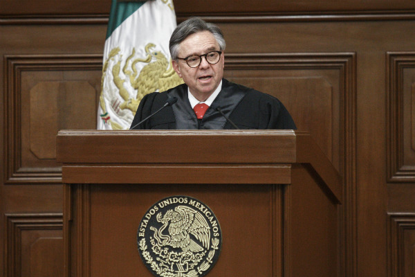 A su vez, la Suprema Corte también expresó sus condolencias por la muerte de la esposa del ministro Medina Mora
