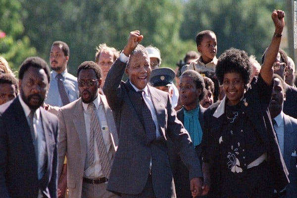 Nelson Mandela es puesto en libertad en 1990 . Foto: Reuters