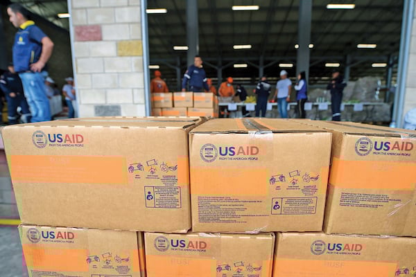 Las cajas con ayuda internacional llegaron desde el pasado 8 de febrero a Colombia. Foto: AFP