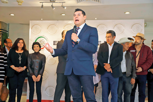 Alejandro Armenta también acusó al secretario de Finanzas de amenazar a ediles. Foto: Enfoque