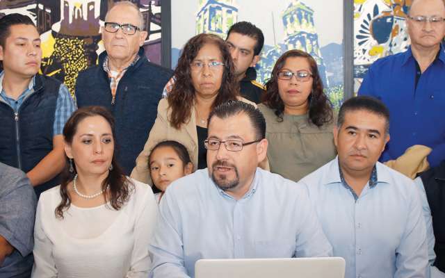 Los exalcaldes, exregidores y militantes del PAN, fueron encabezados por Víctor Mayoral Muñoz