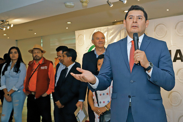 Alejando Armenta pidió ser inscrito como el candidato de Morena en las elecciones en Puebla.FOO: ESPECIAL