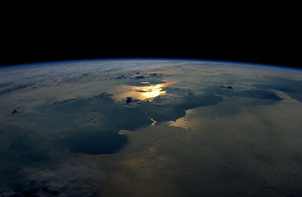 El estudio reveló que la luz solar comprime los átomos de hidrógeno en la geocorona de la cara diurna de la Tierra Foto: @esa