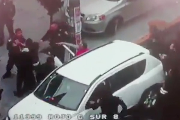 Policías_pelea
