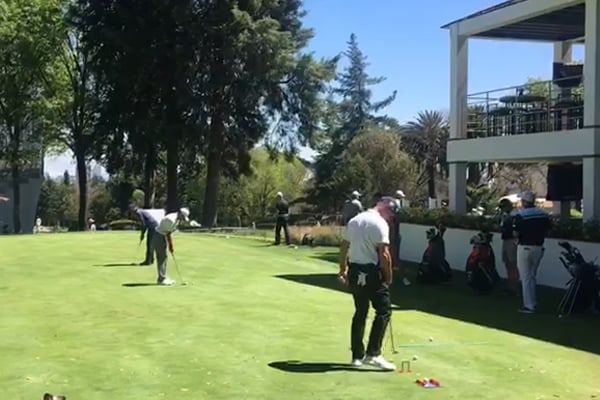 Woods juega una ronda de nueve hoyos como entrenamiento. FOTO: ESPECIAL
