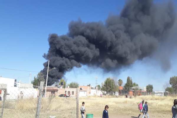 Las dos personas que fallecieron son el piloto y copiloto de la pipa. Foto: @luismiguelbaraa