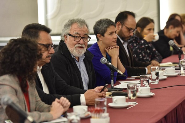 Acompañado por la titular de la Comisión Nacional del Búsqueda, Karla Quintana Osuna, el subsecretario Encinas precisó que será a través del Sistema Nacional de Búsqueda que se declare un Mecanismo Extraordinario de Identificación Forense. Foto: Especial