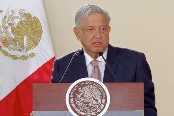 AMLO dijo que la obra pretende disminuir la saturación aérea en el Valle de México. Foto: Especial