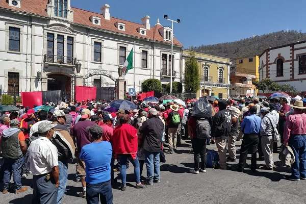 Previo al cese de labores, el líder sindical, Percy Espinoza Bustamante, demandó el crecimiento salarial de 17 por ciento. Foto: Especial