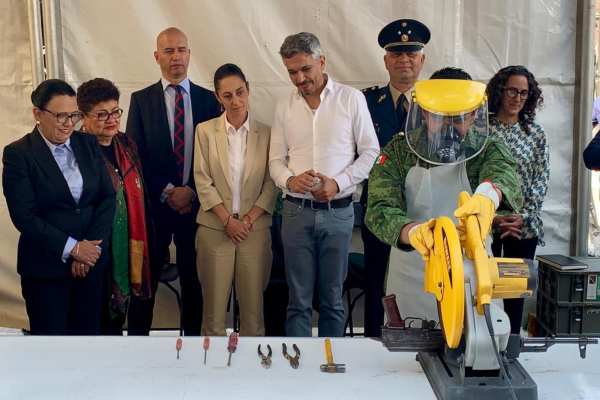 Sheinbaum reiteró que la estrategia de seguridad en la capital contempla el fortalecimiento de la policía. Foto: Manuel Durán