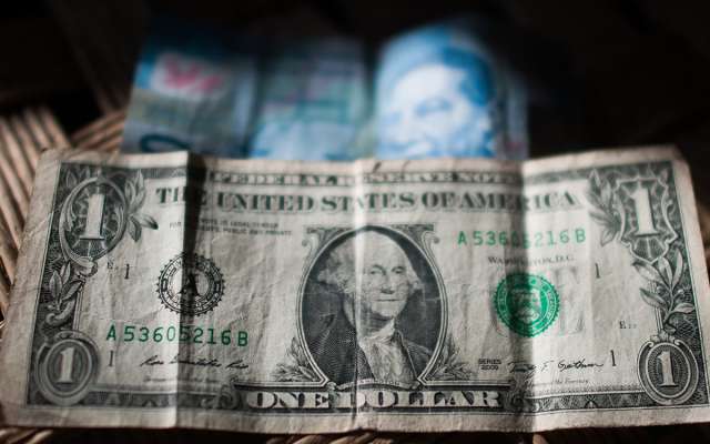 Se cotiza en 17.94 pesos a la compra. FOTO: REUTERS