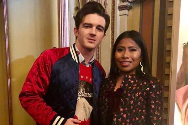 El actor y cantante Drake Bell publicó una fotografía donde aparece a lado de Yalitza. Foto: Instagram