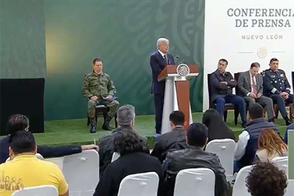 López Obrador realiza su conferencia de prensa matutina desde la Séptima Zona Militar en Monterrey, Nuevo León. FOTO: ESPECIAL