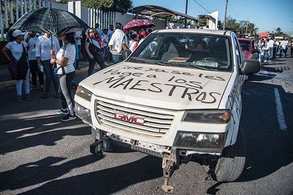 La CNTE denunció los atentados en contra de su libertad de expresión y de manifestación, ya que consideraron que esto se da mediante presiones judiciales que no contribuyen a solucionar la problemática educativa en la entidad. FOTO: CUARTOSCURO