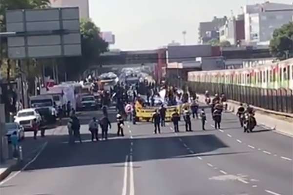 Alrededor de mil 500 integrantes del Frente son los que se movilizan por las avenidas de la Ciudad de México. FOTO: ESPECIAL
