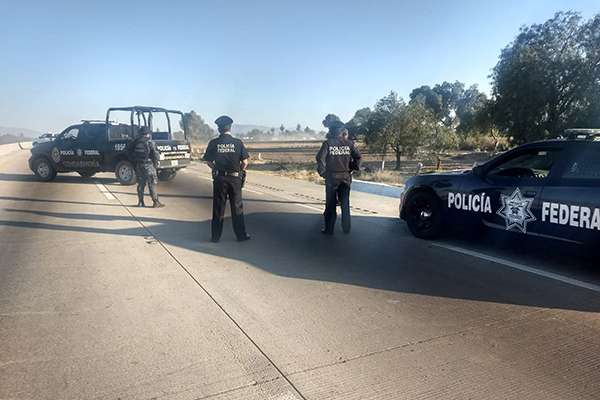 En conferencia de prensa matutina, Andrés Manuel López Obrador, lanzó una advertencia a los legisladores y aseguró que no aceptará una reedición de la Policía Federal.
FOTO: NOTIMEX