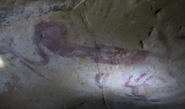 ZOOMORFA. En una de las galerías se encontró
una pintura rupestre. Foto: Especial