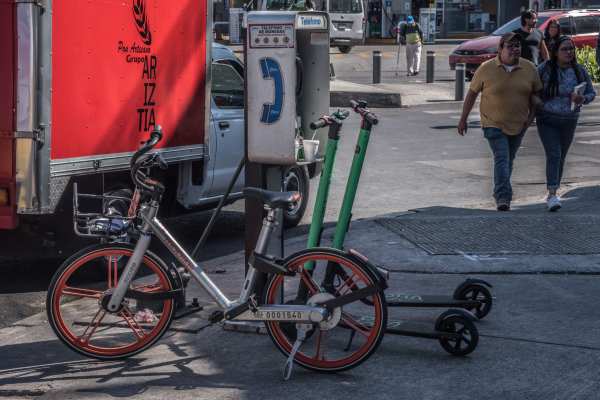 Vecinos reiteraron su rechazo a bicicletas y los scooters de renta se estacionen en banquetas y parques. Foto: Archivo | Cuartoscuro