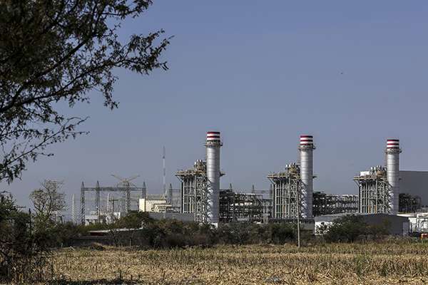 El presidente de México, Andrés Manuel López Obrador, anunció una nueva consulta ciudadana para poner en marcha la planta termoeléctrica de la Comisión Federal de Electricidad en Huexca, Morelos. FOTO: NOTIMEX