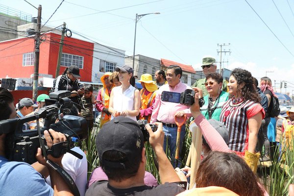 Los alcaldes de Iztapalapa y Nezahualcóyotl, participaron junto con la jefa de Gobierno en el décimo quinto sábado de tequio. Foto: @Claudiashein
