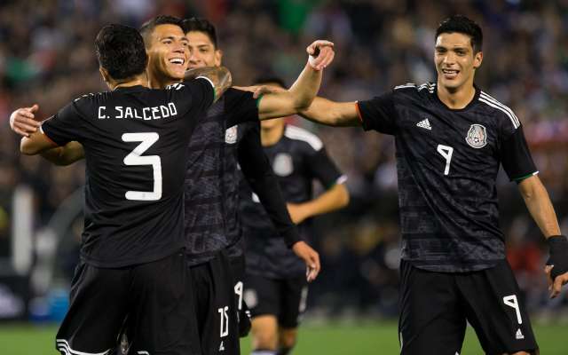 Héctor Moreno remató de cabeza para colocar la segunda diana. FOTO: MEXPORT