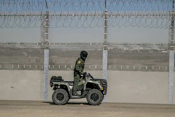 Abarrota la frontera ola migrante