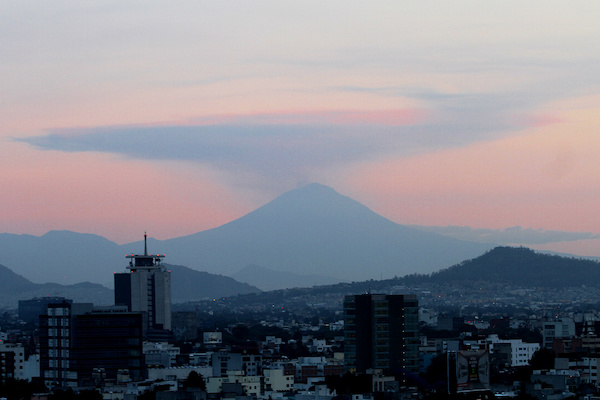 Aspecto del volcán Popocatépetl, en el Valle de México. Por Notimex