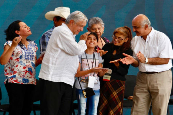 López Obrador dijo que le dejaron “un cochinero”, por lo que están estructurando para ayudar a los mexicano