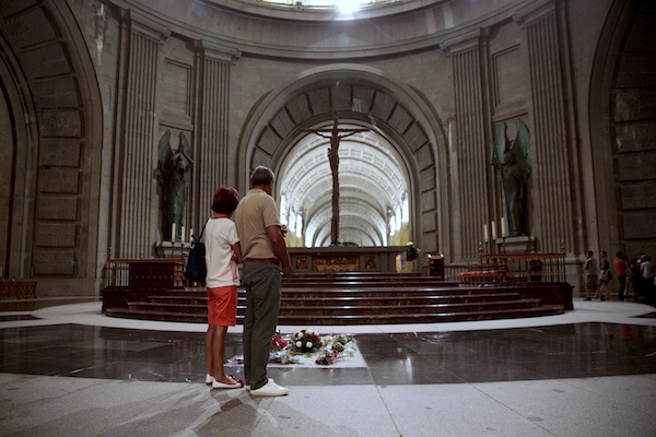Los restos del exmandatario español actualmente reposan en la Basílica católica Valle de los Caídos. Foto: AP