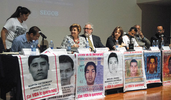 PROPUESTA. Esmeralda Arosemena, de la CIDH, y Encinas, de Segob, presentaron el mecanismo. Foto: Cuartoscuro