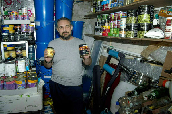 Las tiendas han comenzado a adquirir más
productos no perecederos ante un Brexit sin acuerdo. FOTO: AP