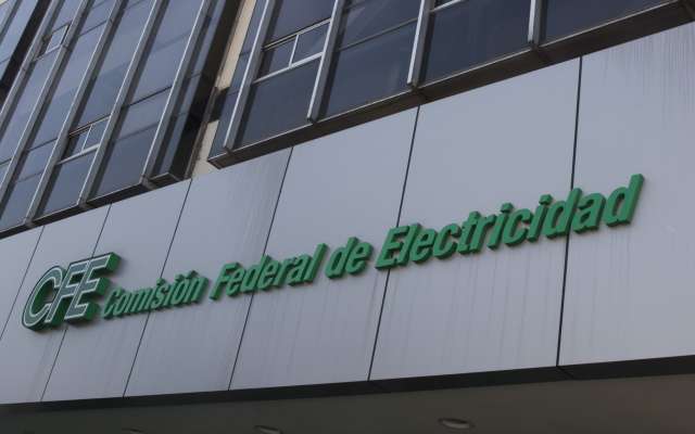 La situación obliga a la CFE a pagarles a las empresas hasta 8 veces más de lo que se contrató.
FOTO: ARCHIVO/ CUARTOSCURO