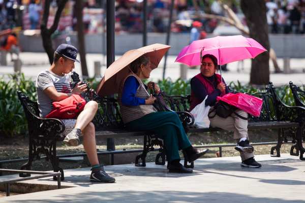 Las autoridades pidieron a la población tomar medidas preventivas como hidratarse y no exponerse al Sol prolongadamente. Foto: Archivo | Cuartoscuro