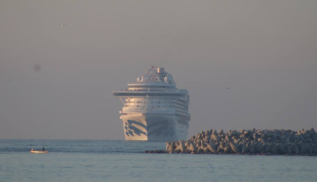 El Crucero Norwegian Star fue el primero en llegar al astillero del Puerto de Mazatlán. FOTO: ESPECIAL