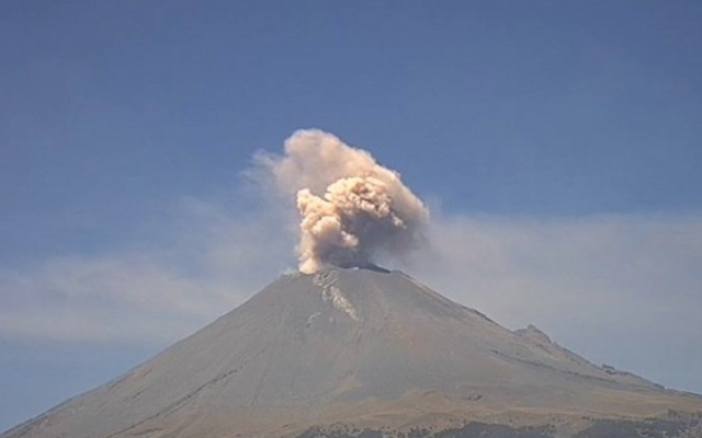 Así se ve la explosión del volcán Popocatépetl desde el espacio