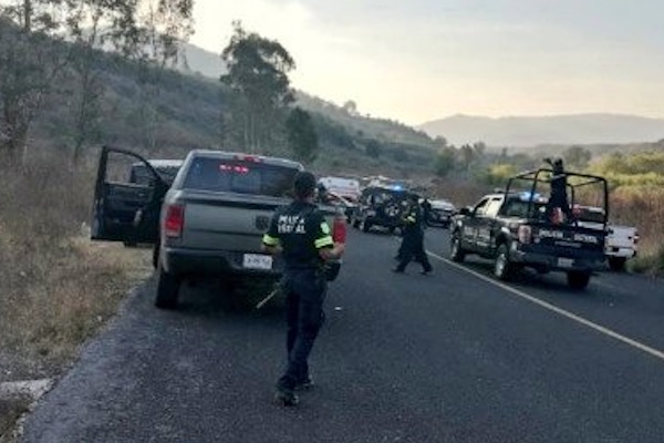 Comando atacó a Mauricio Blancas Valerio, fiscal regional de #Tonatico; en la agresión murió un escolta. Foto: @sproquet54
