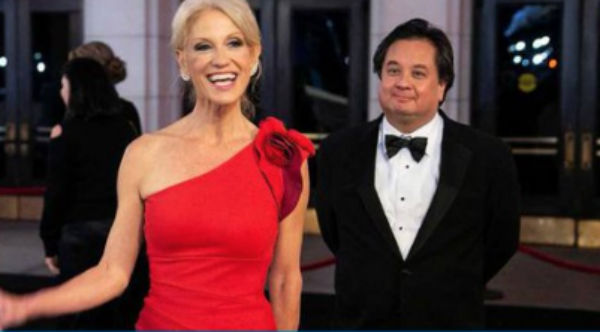 La consejera Kellyanne y George Conway
llegaron a una cena. FOTO: REUTERS