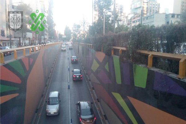 Oficiales de tránsito implementan reversible en avenida Chapultepec, de Eje 1 Poniente a Praga. Foto: @OVIALCDMX