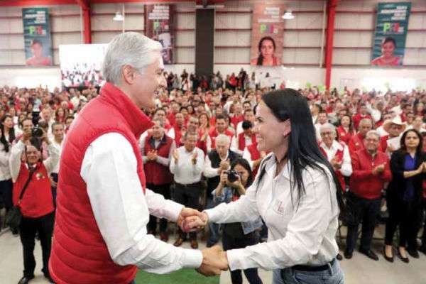 El gobernador Alfredo Del
Mazo y la presidenta
del PRI en el Edomex,
Alejandra del Moral. FOTO: ESPECIAL