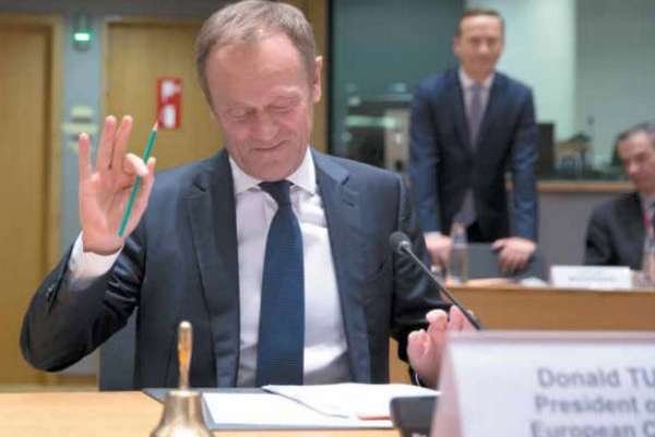 Los funcionarios de la Unión Europea recibieron una carta de la primera ministra británica.FOTO: AP