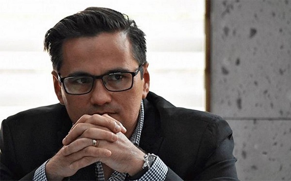 El fallo responde al amparo que promovió el periodista Miguel Ángel León Carmona, a quien el fiscal excluyó de su red social de 140 caracteres. Foto: Especial