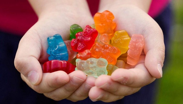 En días pasados el Secretario de Salud Federal, Jorge Alcocer Varela informó sobre la venta de gomitas comestibles que incluyen extracto de mariguana. Foto: Especial