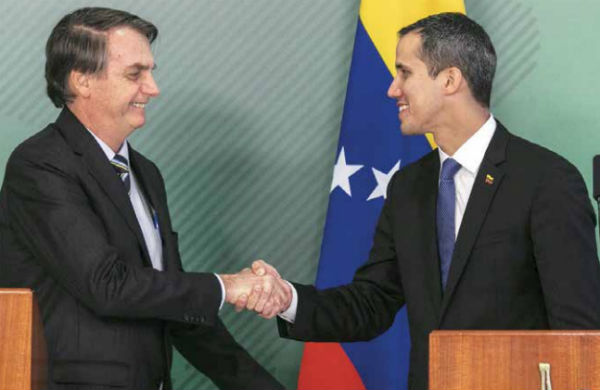El presidente encargado de Venezuela, Juan Guaidó, se reunió ayer con el mandatario brasileño, Jair Bolsonaro.FOTO:AFP