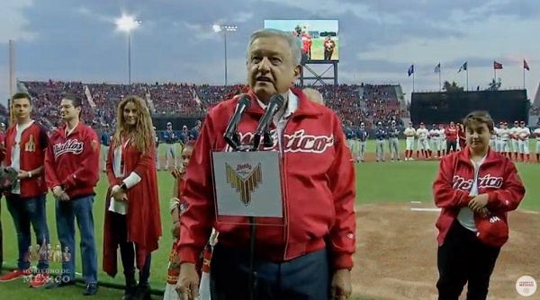 Acompañado por Harp Helú y la titular de la Comisión Nacional de Cultura Física y Deporte (Conade), Ana Gabriela Guevara, el presidente señaló que impulsarán todos los deportes. Foto: Especial