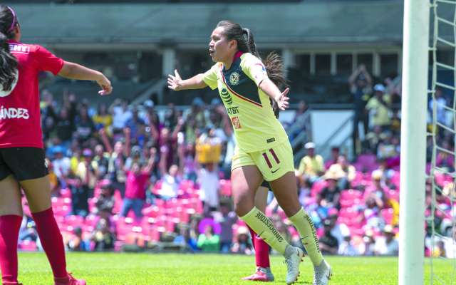 PRECISA. Montserrat Hernández marcó el 2-1 para encaminar la goleada. Foto: MEXSPORT