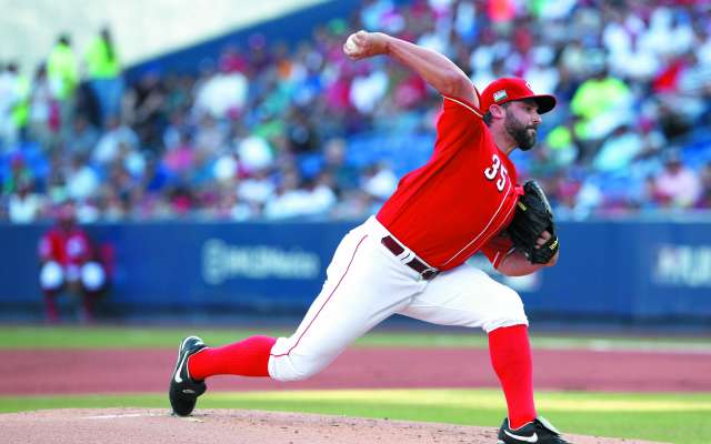 CLAVE. El pitcher Tanner Roark fue el
encargado de abrir el duelo en Nuevo León. Foto: AP