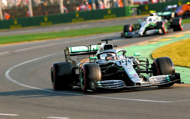 EXCELSOS. Lewis Hamilton y Valtteri Bottas literalmente volaron en Melbourne. Foto: DAIMLER MEDIA