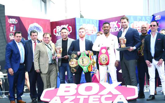 FIGURAS. La familia del boxeo estuvo ayer en TV Azteca. Foto: LESLIE PÉREZ