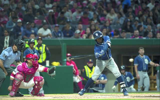 PODER. Los bats de Los
Padres de San Diego despertaron a la hora buena. Foto: MEXSPORT